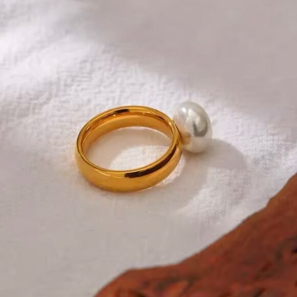 NWT White Pearl Ring Sz.9 18K Hold Plated Minimalist Classic - Picture 3 of 8